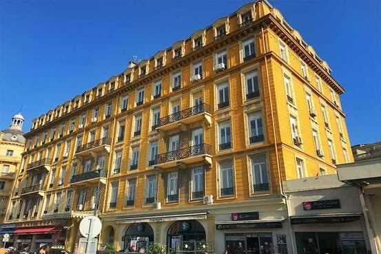 EHPAD (104 camere) + Residence (25 appartamenti)